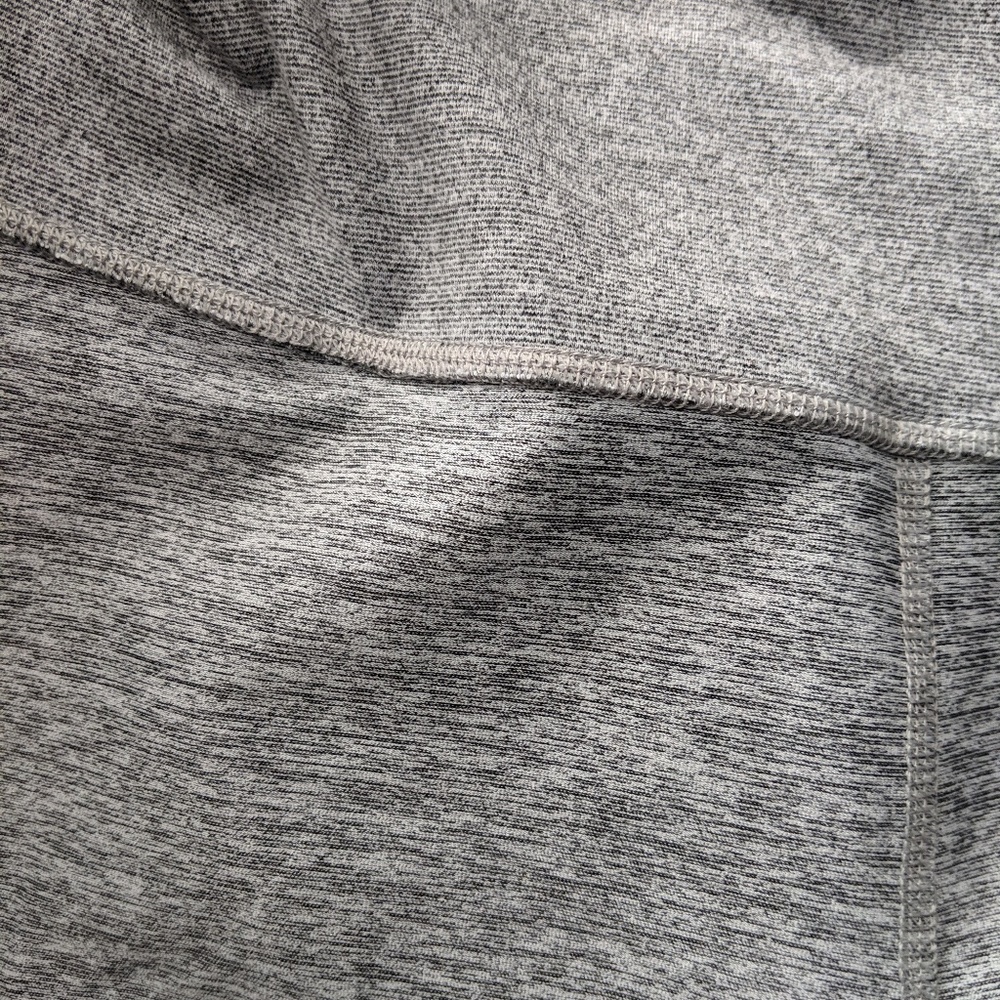 High-Rise Compression Workout Crops - Picture 3 of 3